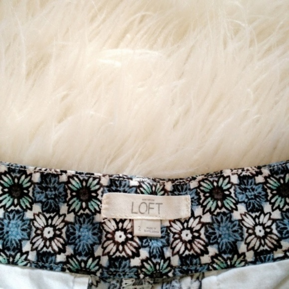 Ann Taylor LOFT Floral Medallion Riviera Shorts Inseam 4" SZ 2 Blue - Picture 4 of 4